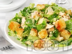 Зелена салата с крутони и пармезан - снимка на рецептата